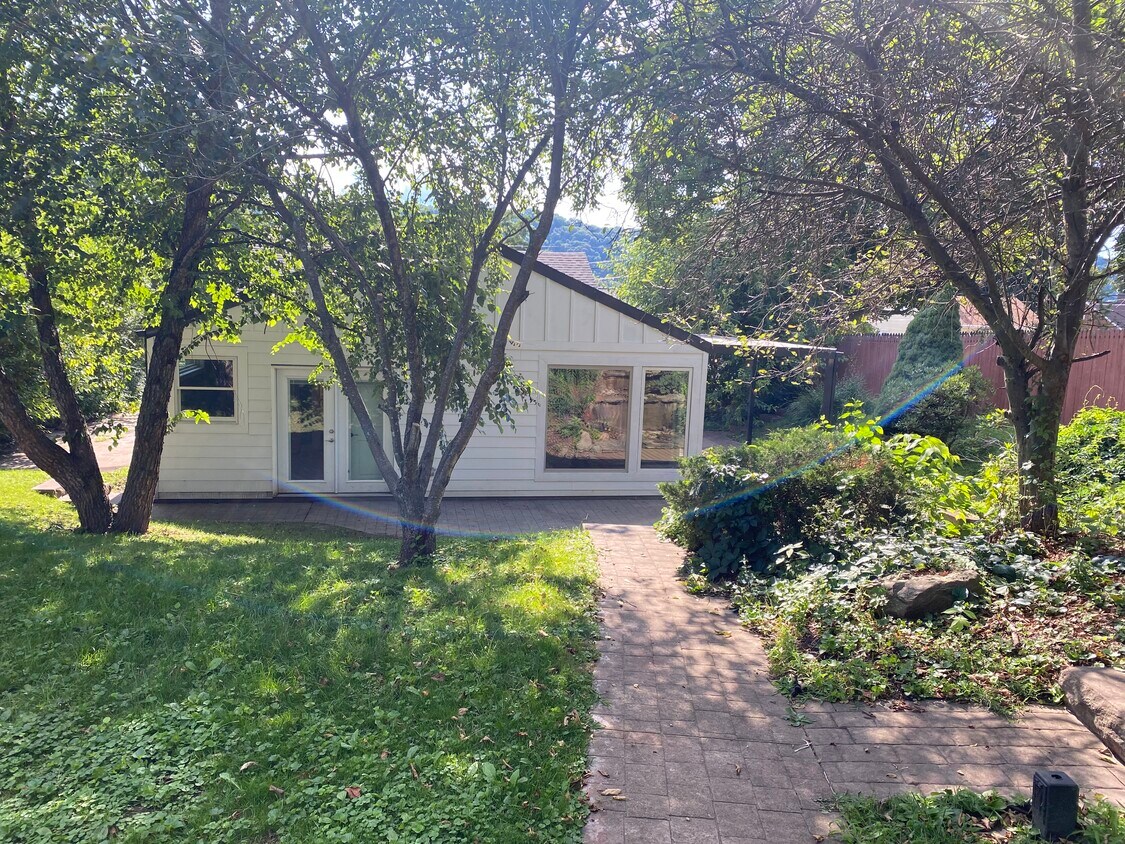 864 Riverview Ave, Baden, PA 15005 House Rental in Baden, PA