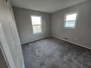Building Photo - 1401-1403 Parkview Ln NE