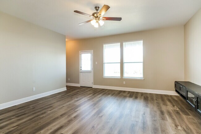 Building Photo - 327 Nandina Dr