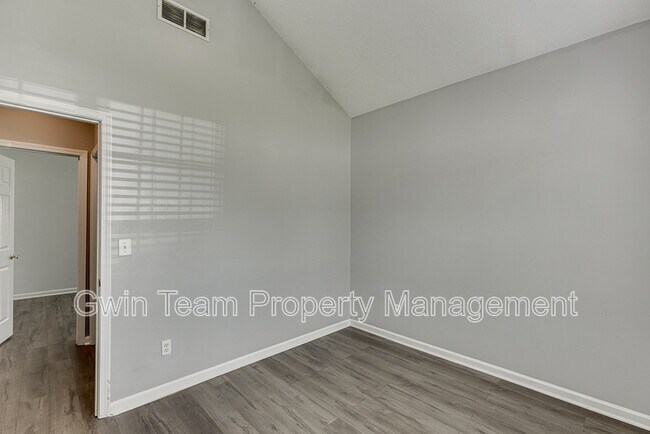 Building Photo - 2464 Laurelfield Dr