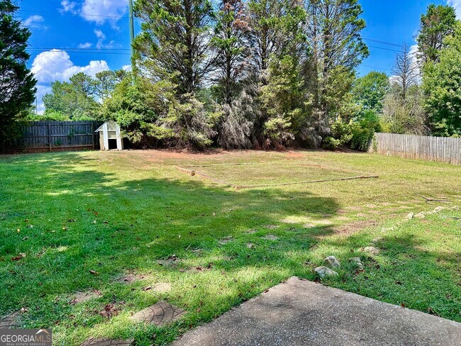 Building Photo - 5848 Millers Pond Ln
