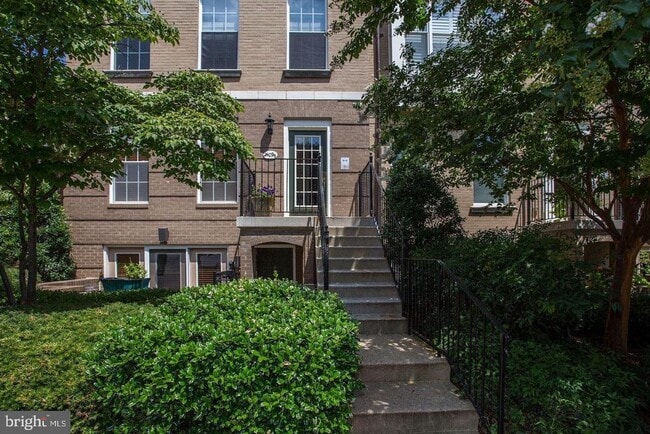 Building Photo - 2409 20th St NW