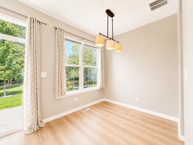 Building Photo - 2912 White Thorn Cir