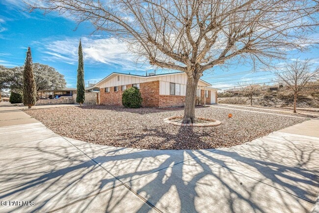 Foto del edificio - 524 Balboa Rd