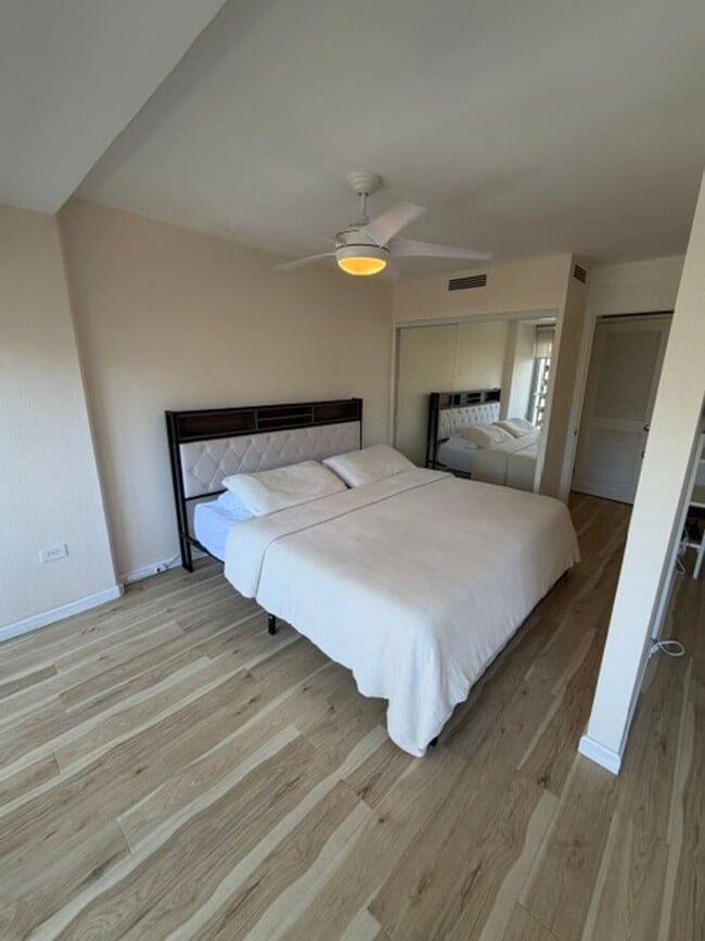Foto del edificio - Bright Updated 1 bedroom with covered parking. ALL utilities included