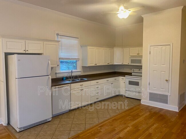 Foto del edificio - 808 E Belmont St