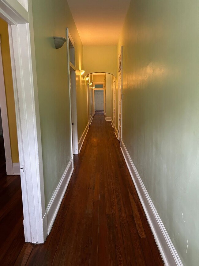 Building Photo - Savannah 1ST Floor of Duplex on Whitaker S...