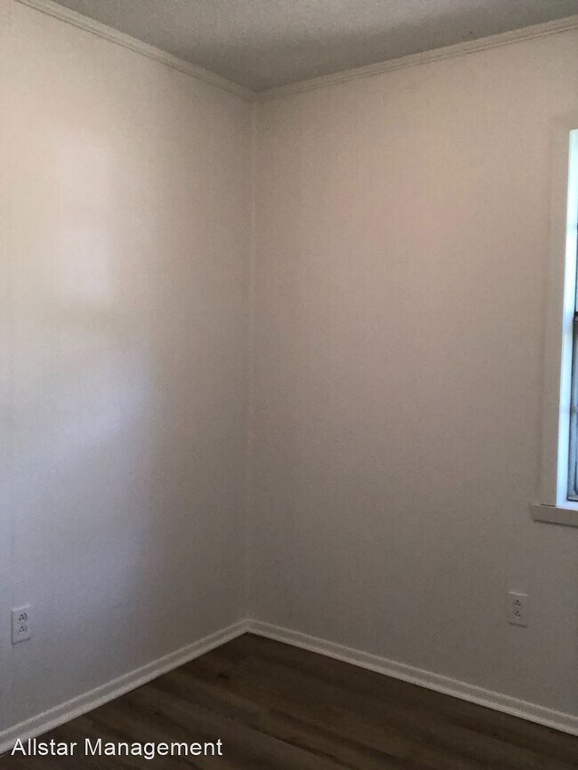 Foto del edificio - 3 br, 1.5 bath House - 223 Noble St