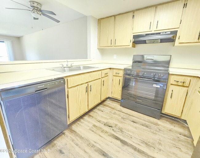 Foto del edificio - 2790 Rhonda Ln