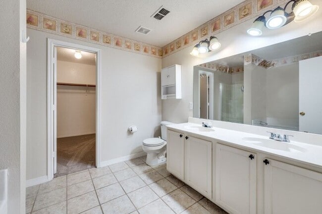 Photo - 2528 Red Oak Dr House