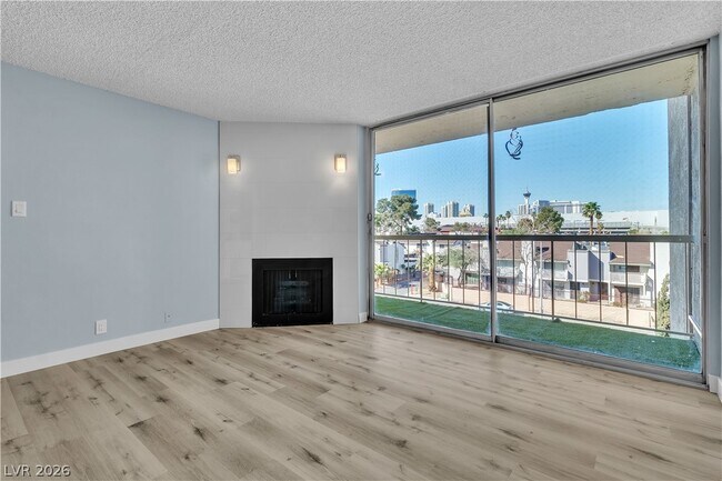 Building Photo - 725 N Royal Crest Cir