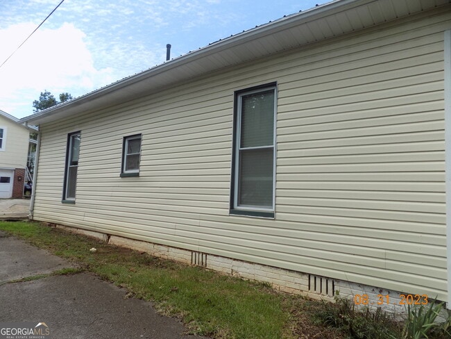 Building Photo - 304 Boulevard