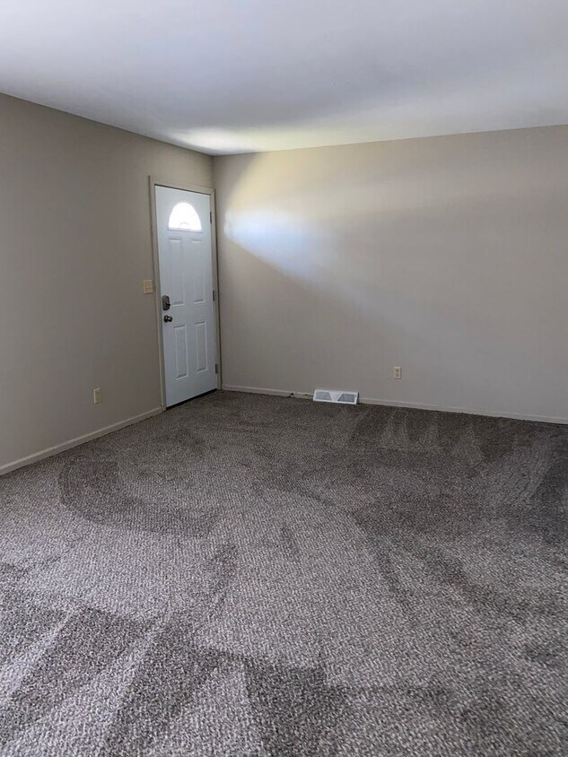 534 E Harrison St Unit 536, Springfield, MO 65806 Room for Rent in