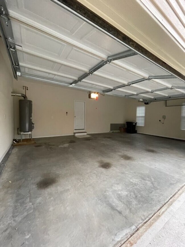 Building Photo - West Knoxville 37934  Farragut Schools - 3...