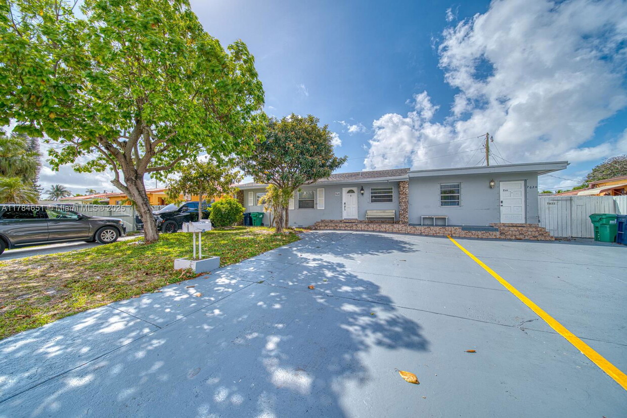 Foto principal - 7620 SW 21st St