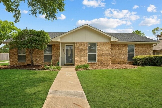 Building Photo - 1535 Rocky Point Dr