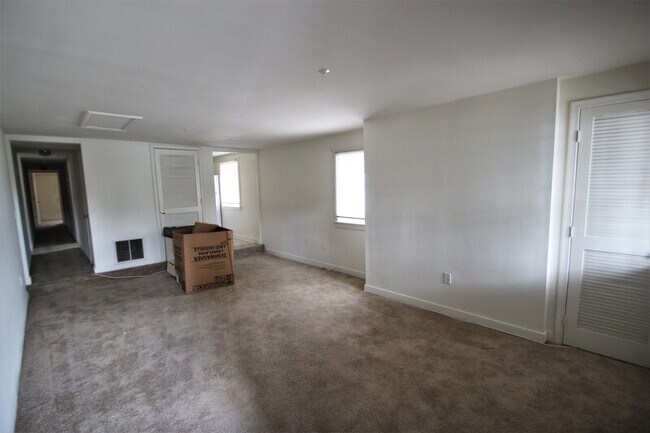 Foto del edificio - 223 E Preston St