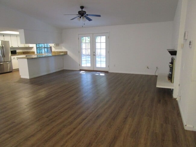 Building Photo - 1009 Chippewa Dr