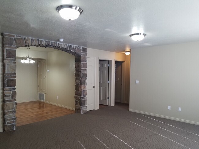 Building Photo - Ground-Floor Condo in Pleasant Grove – Ava...