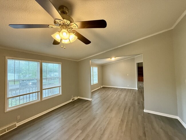 Building Photo - 158 Fieldstone Dr