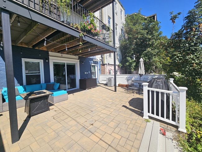 Building Photo - 277 Webster St