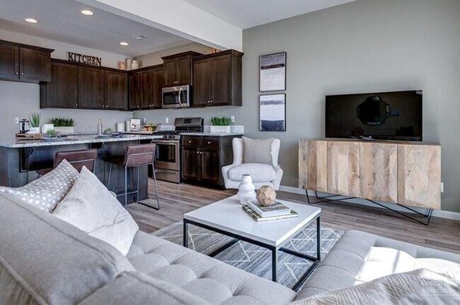 Building Photo - SE Almost New 3 Bdrm House, All Appliances...