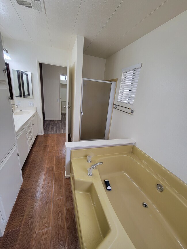 Foto del edificio - 14968 Vinehill St
