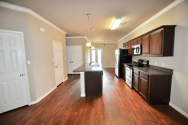 Building Photo - 1142 Newcastle Dr