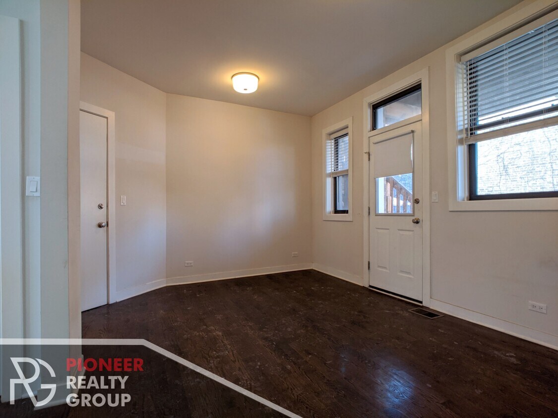 Foto principal - 1602 W Belle Plaine Ave