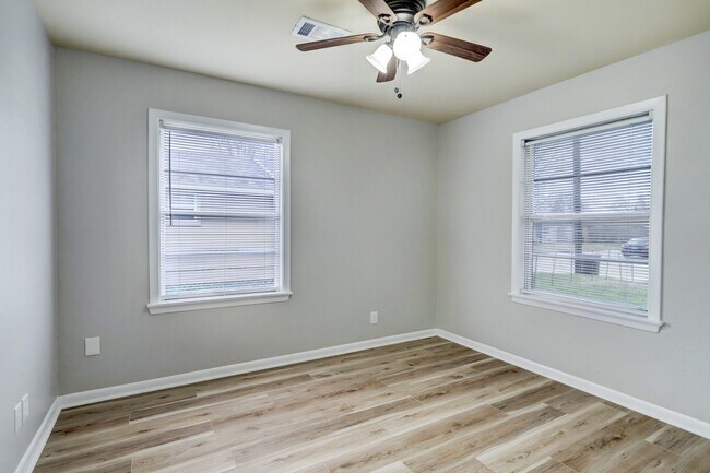 Foto del edificio - 2100 Ontario Ave