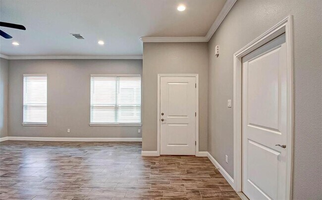 Building Photo - 2132 Bermuda Dunes Dr