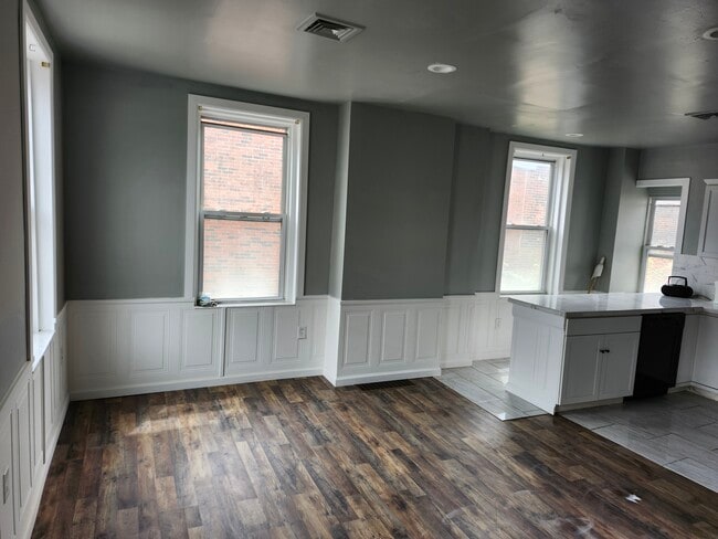 Building Photo - 4506 Baker St
