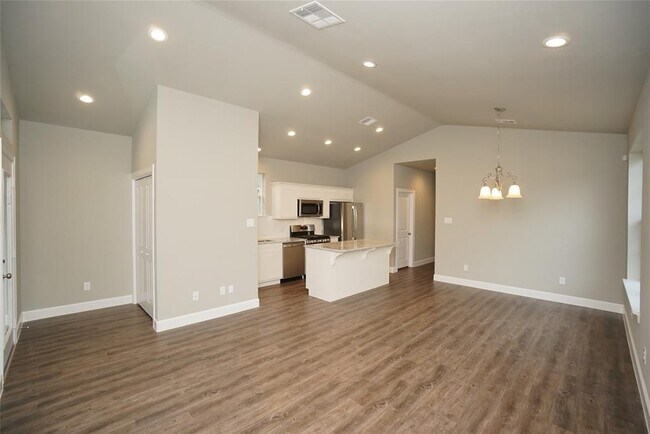 Building Photo - 1202 3rd St