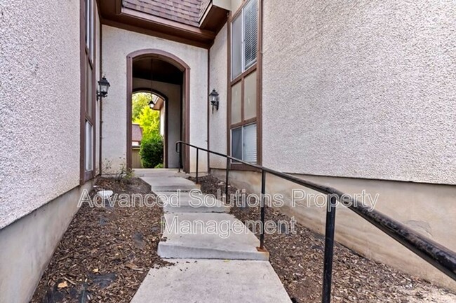 Foto del edificio - 5418 S Willow Ln