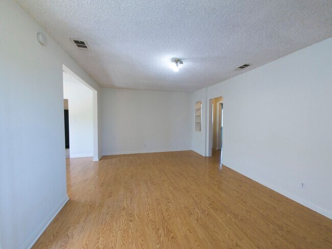 Foto del edificio - 5802 N Vista St