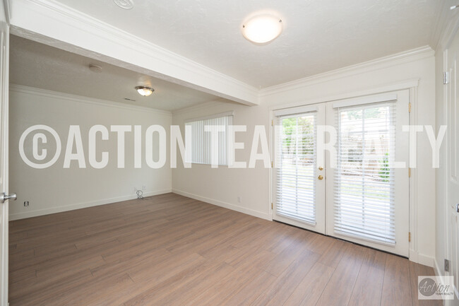 Building Photo - Newly Remodeled Duplex in Cottonwood Heights!