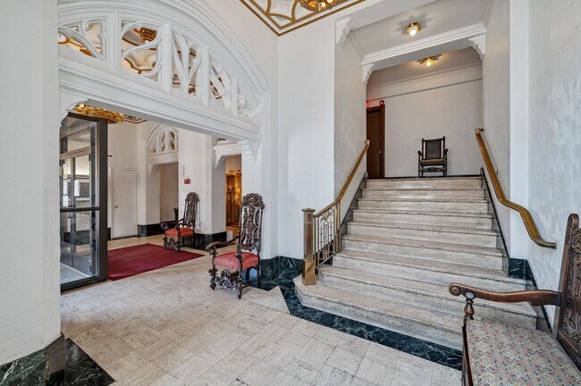 Interior Photo - New King Edward Apartments