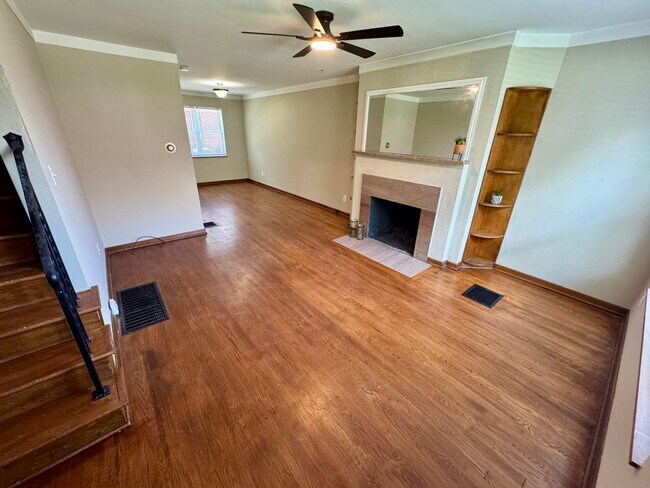 Foto del edificio - 2 Bedroom - Grandview Area