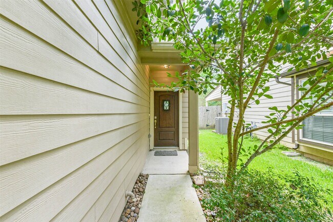 Building Photo - 16155 Beachside Pl