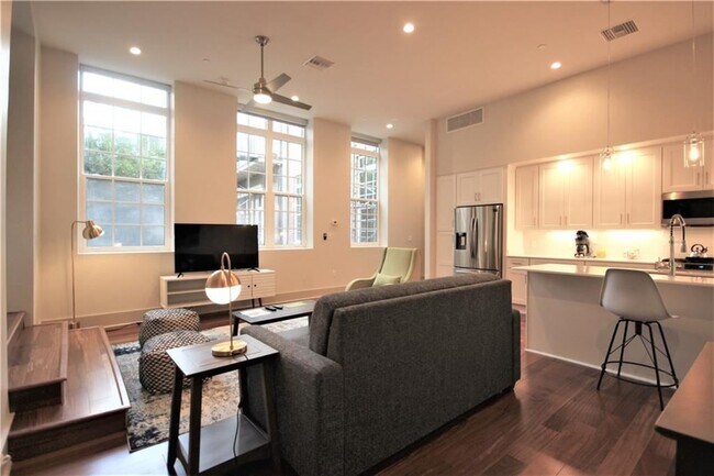 Full of Natural Light - 820 Union St