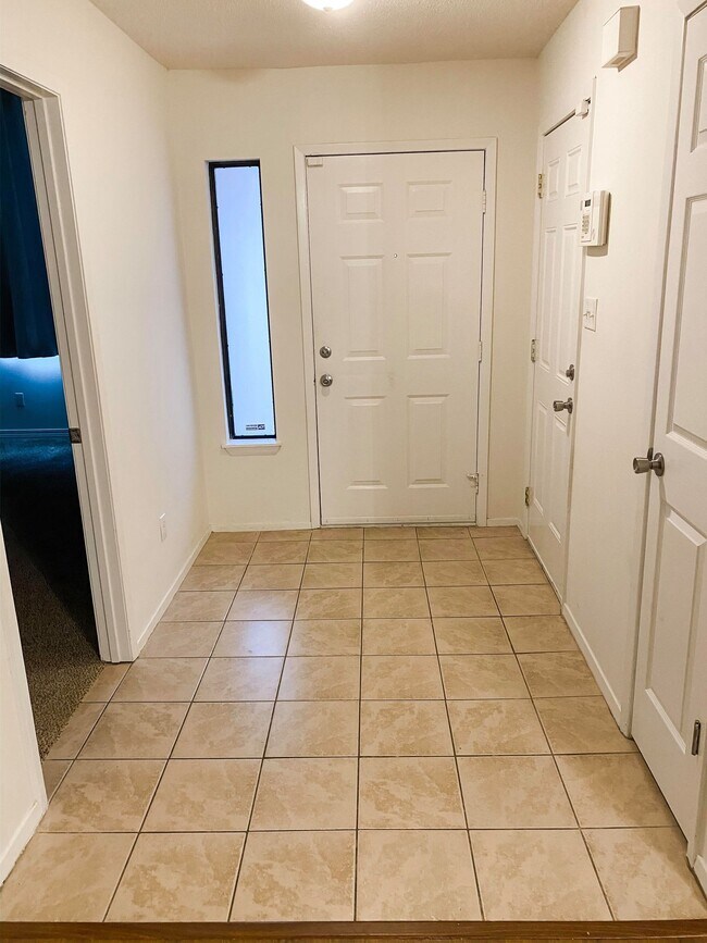 Building Photo - 503 Woodland Park Cir