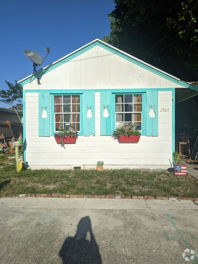 Northwood Village Apartments for Rent with a Yard West Palm Beach, FL