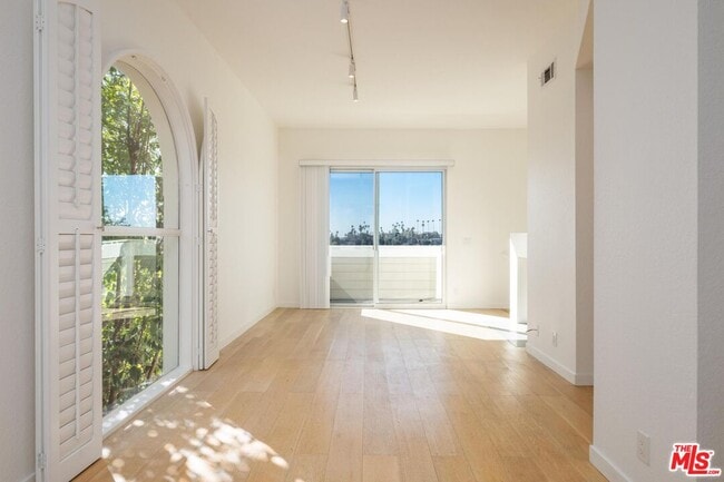 Foto del edificio - 1653 Micheltorena St