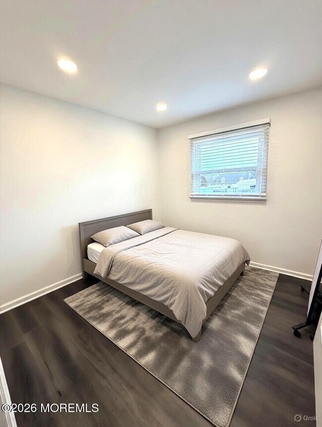 Building Photo - 2133 Bridge Ave