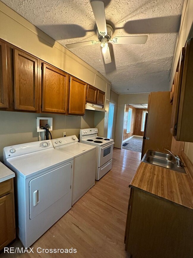Building Photo - 3 br, 1 bath House - 330 Deersville Ave