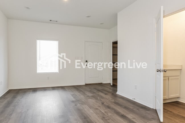 Building Photo - 1255 Tsar Rd