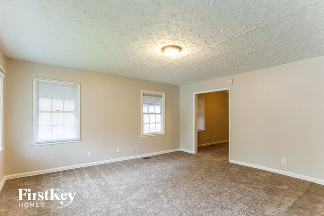 Building Photo - 2276 Dauphine St