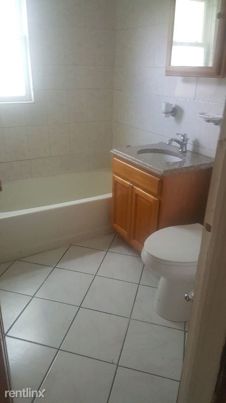 Building Photo - 665 S 3rd Ave