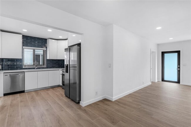 Building Photo - 4230 SW 15th St