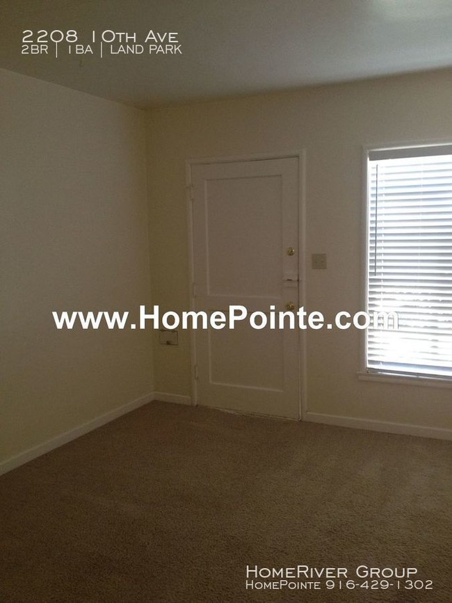 Building Photo - Beautiful Land Park Apartment